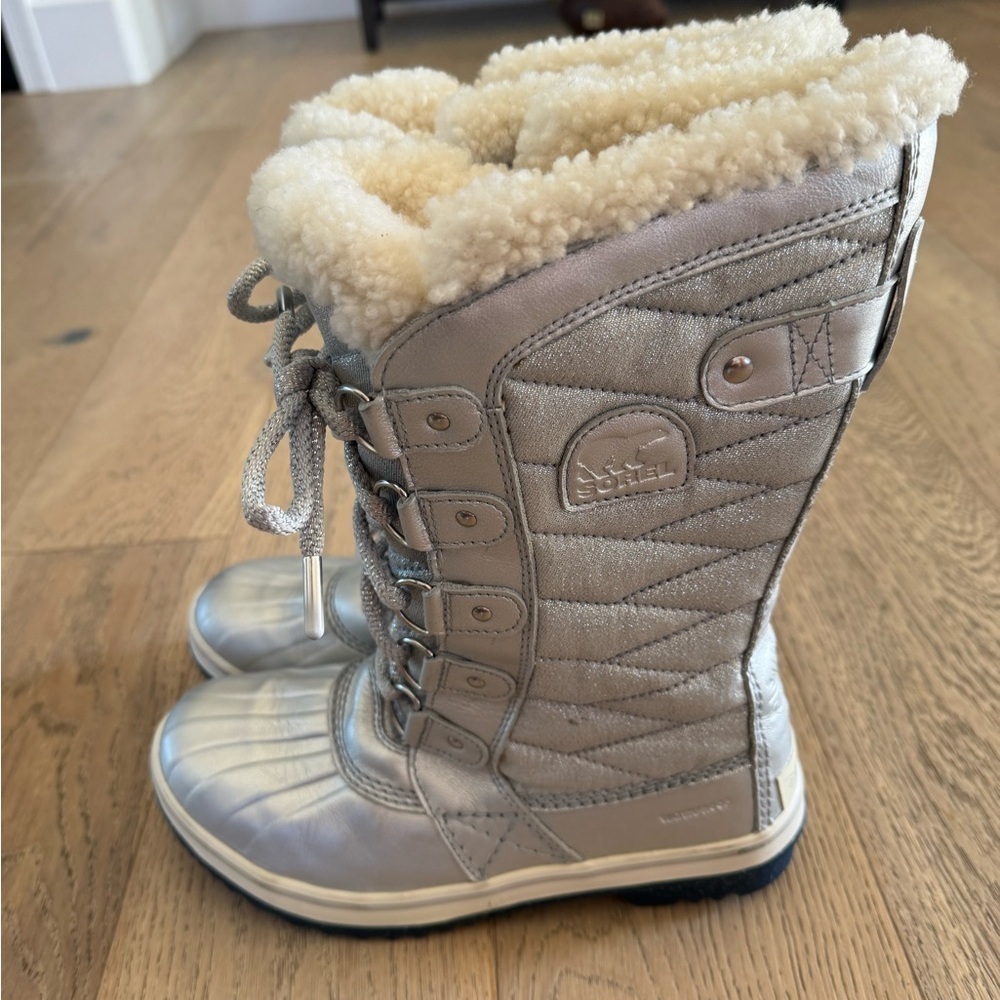Sorel Disney X Tofino II Frozen Womens Waterproof Shearling Boot Silver Size 7